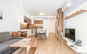 2 bedrooms, desk, soundproofing, iron/ironing board