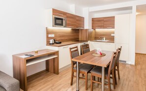 Deluxe Apartment | Desk, soundproofing, iron/ironing board, free cribs/infant beds - Apart Hotel VIRGO (Bratislava)