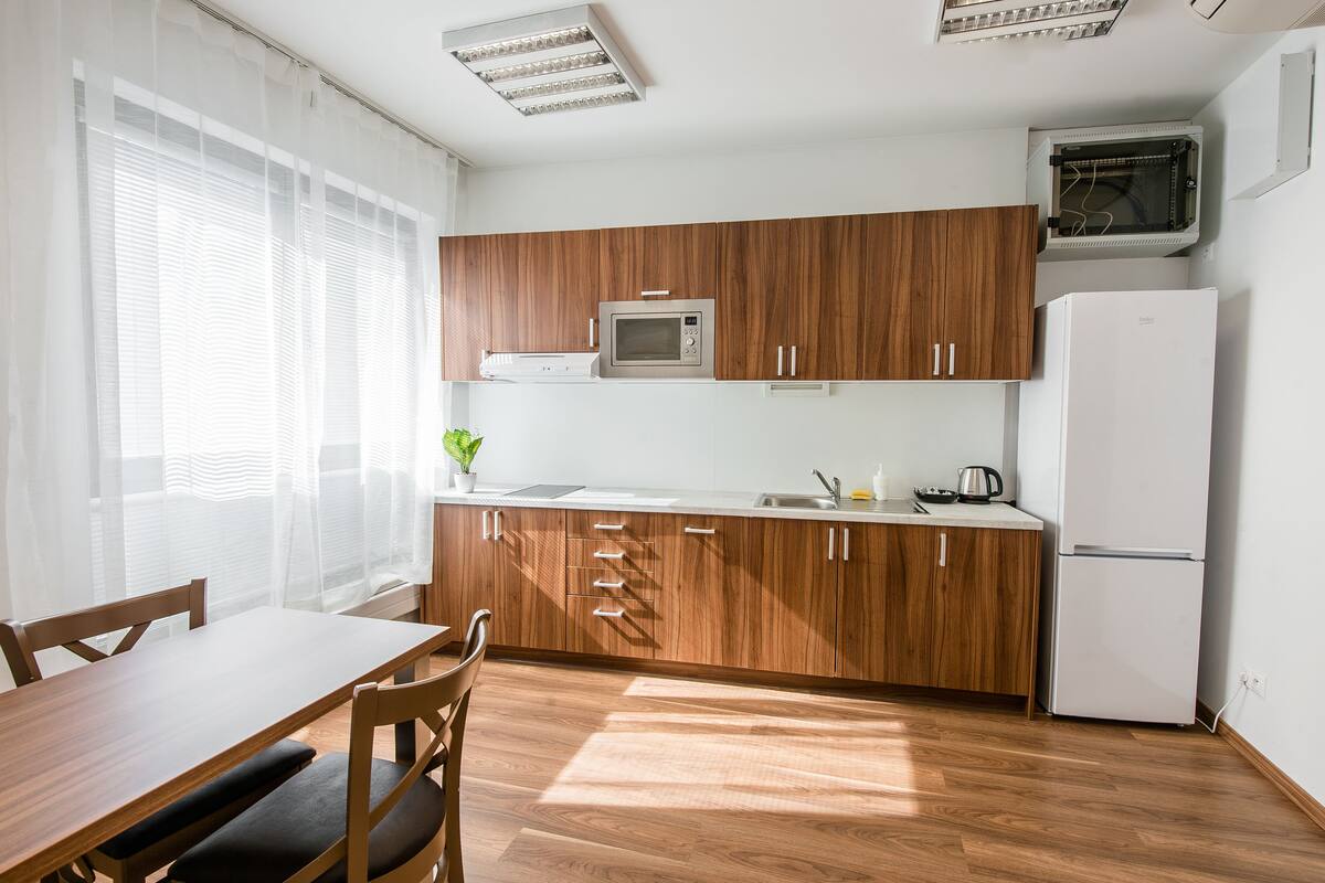 studio | private kitchen | full-sized fridge, microwave, oven, stovetop