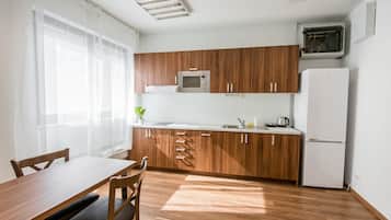 Studio | Cuisine privée | Grand réfrigérateur, micro-ondes, four, plaque de cuisson
