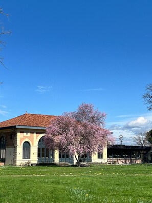 Exterior - The Orangery of Chatel for 6, 2019 Figaro Magazine cover heated swimming poll (Cleppé)