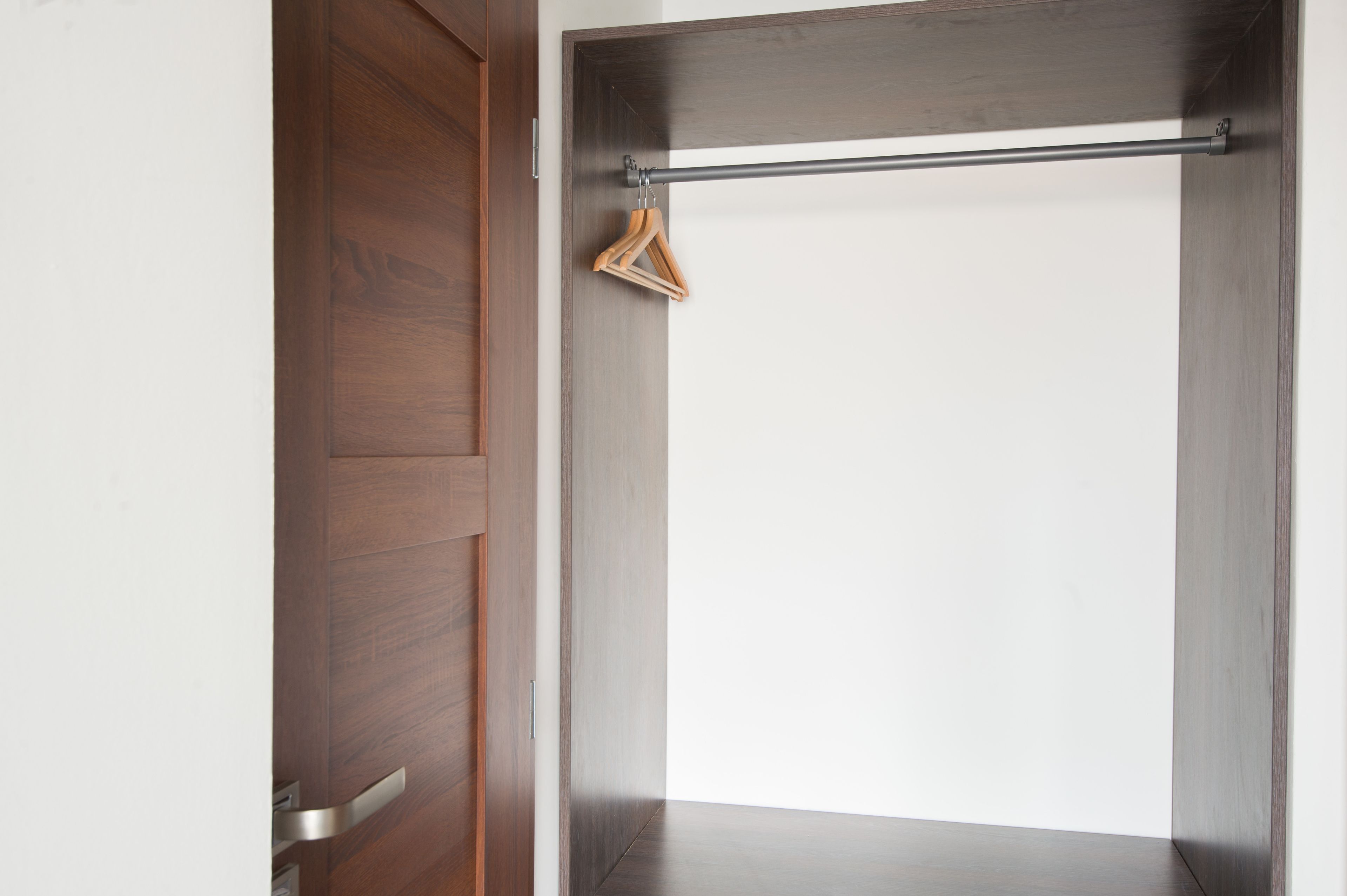 Schreibtisch, laptopgeeigneter Arbeitsplatz, Verdunkelungsvorhänge