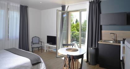 STUDIO TRES LUMINEUX AVEC DU CHARME DANS RĂSIDENCE AU CALME