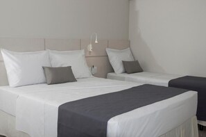 Minibar, Zimmersafe, Schreibtisch, laptopgeeigneter Arbeitsplatz