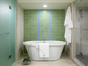 Bathtub, hair dryer, towels, shampoo