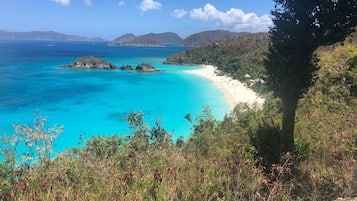 Una spiaggia nelle vicinanze, teli da spiaggia