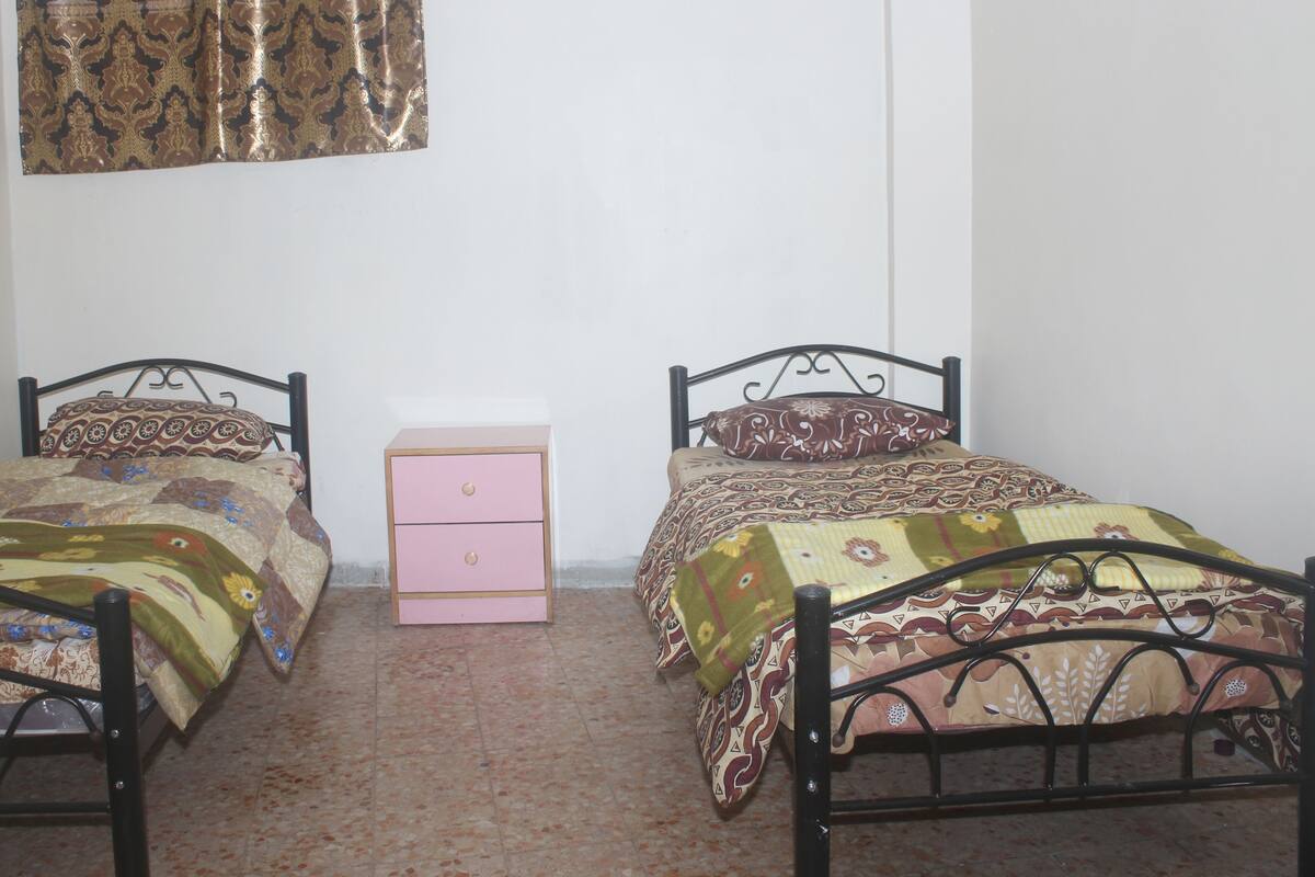 Caja de seguridad en la habitación y sistema de insonorización