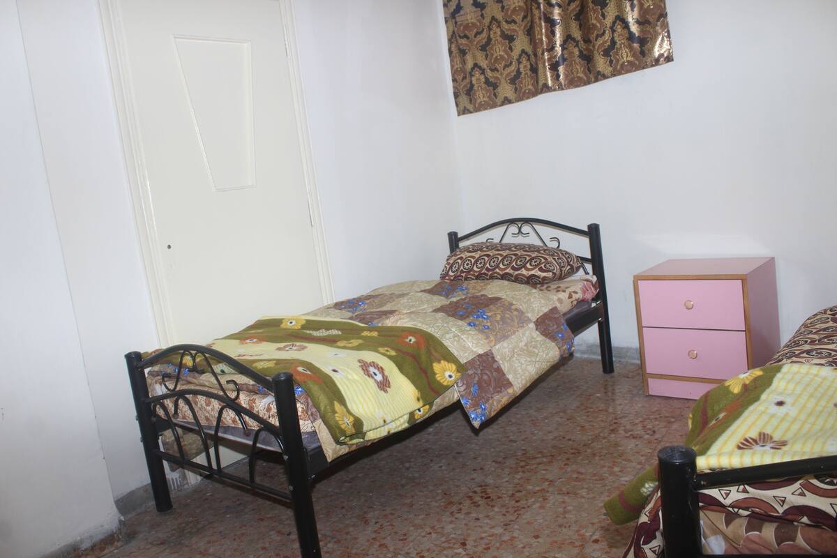 Caja de seguridad en la habitación y sistema de insonorización