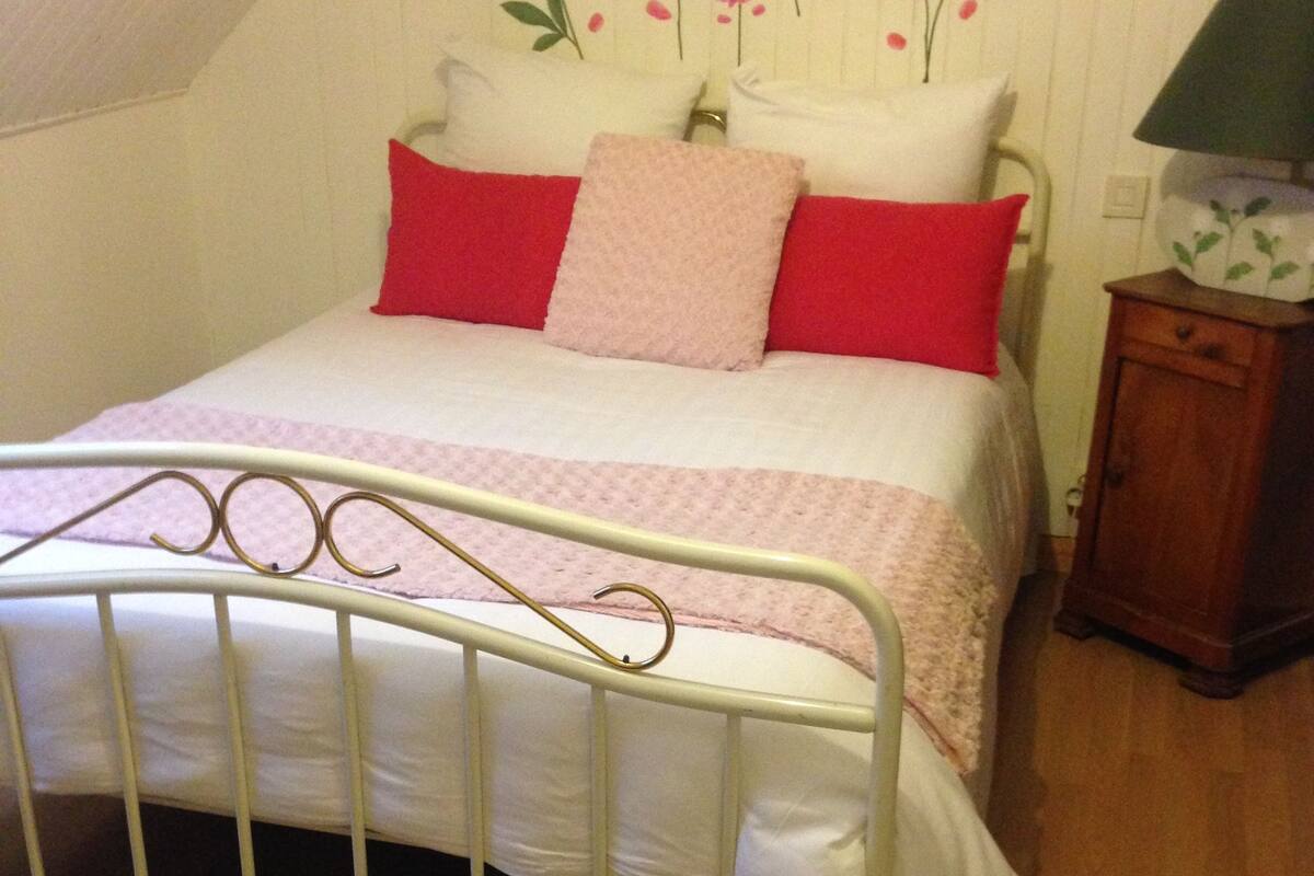 Individually decorated, individually furnished, iron/ironing board