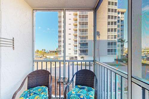 Renovated Beachfront Condo: Modern Comfort, River Views & Endless Relaxation!