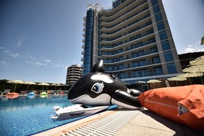 Seasonal outdoor pool - Era Palace Gonio (Batumi)