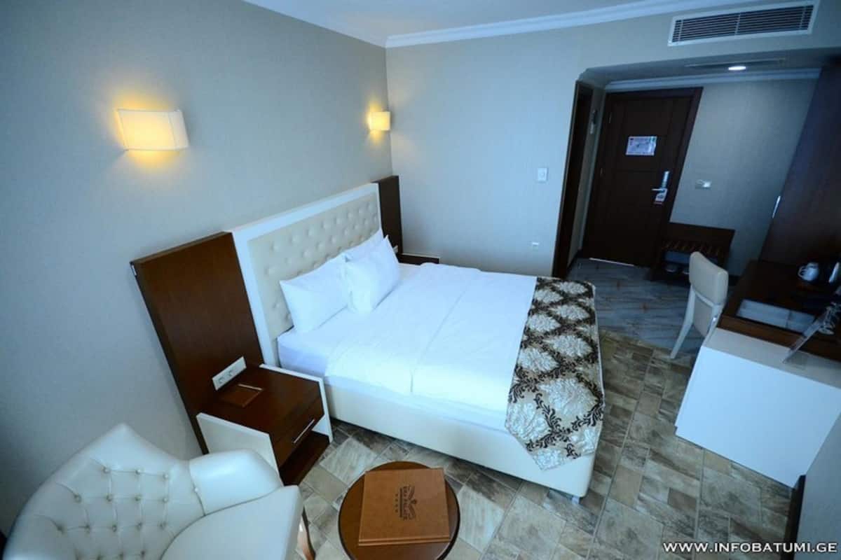 Standard Double Room, Sea View | Bar mini, meja, kalis bunyi, Wi-fi percuma