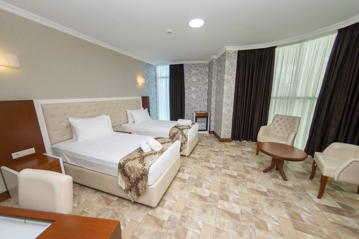 Standard Twin Room, Sea View | Minibar, desk, soundproofing, WiFi (free)