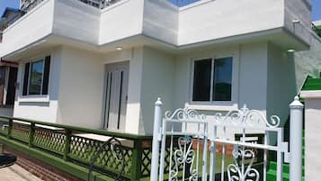 Kamar Deluks, pemandangan pantai
