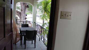 Deluxe Apartment, 2 Bedrooms, Garden View | Terrace/patio