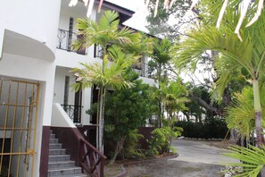 Apartamento luxo, 2 quartos, vista para o jardim | Fachada