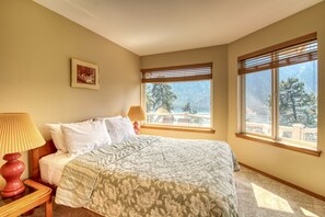 5 chambres, fer et planche à repasser, lit de béb é portatif, Wi-Fi