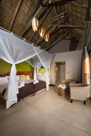 Family Room | In-room safe, blackout drapes, free cribs/infant beds, bed sheets - Safarihoek (Kamanjab)