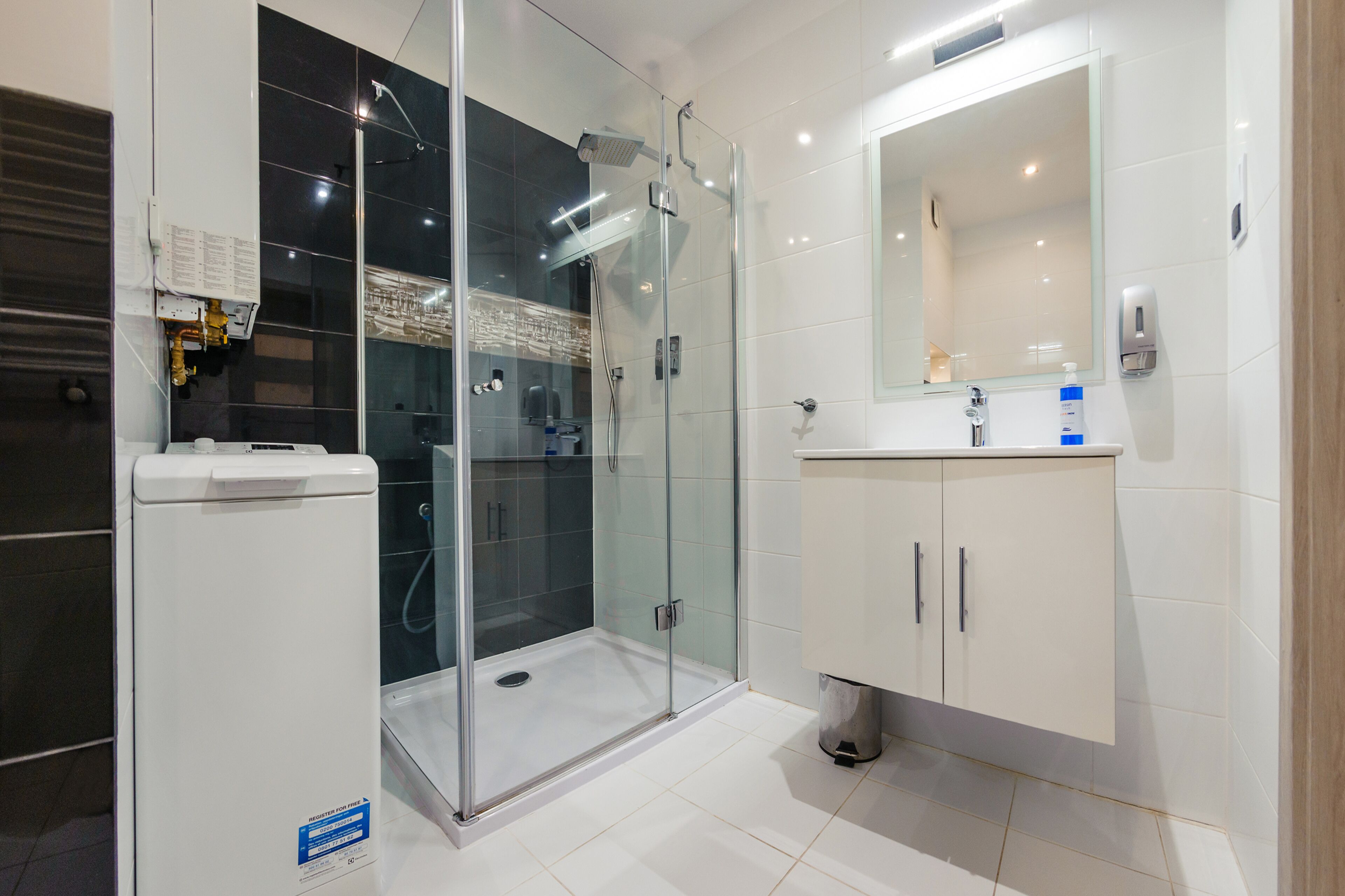 Apartment (5, ul. Zachodnia 13) | Bathroom | Shower, hair dryer, towels