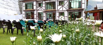 Hotel Glacier Heights