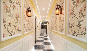 Lobby - Hotel Glacier Heights (Gund)