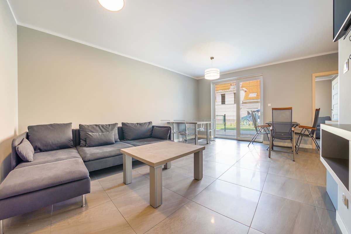 Appartement (F1) | 2 slaapkamers, een laptopwerkplek, een strijkplank/strijkijzer