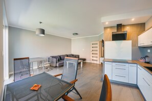 Apartment (G1) | Private kitchenette | Fridge, microwave, oven, stovetop