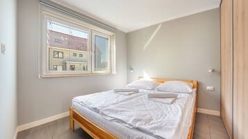 Apartment (F1) | 2 bedrooms, laptop workspace, iron/ironing board, free WiFi