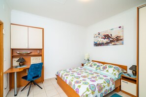 Iron/ironing board, WiFi, bed sheets - Apartments and Room Frane- Standard Studio with Terrace (Dubrovnik)
