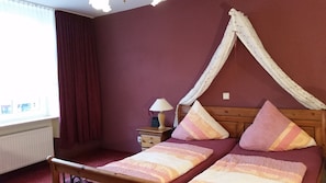Double Room | 1 bedroom, desk, free WiFi, bed sheets - Pension & Restaurant Zum Echten (Bautzen)