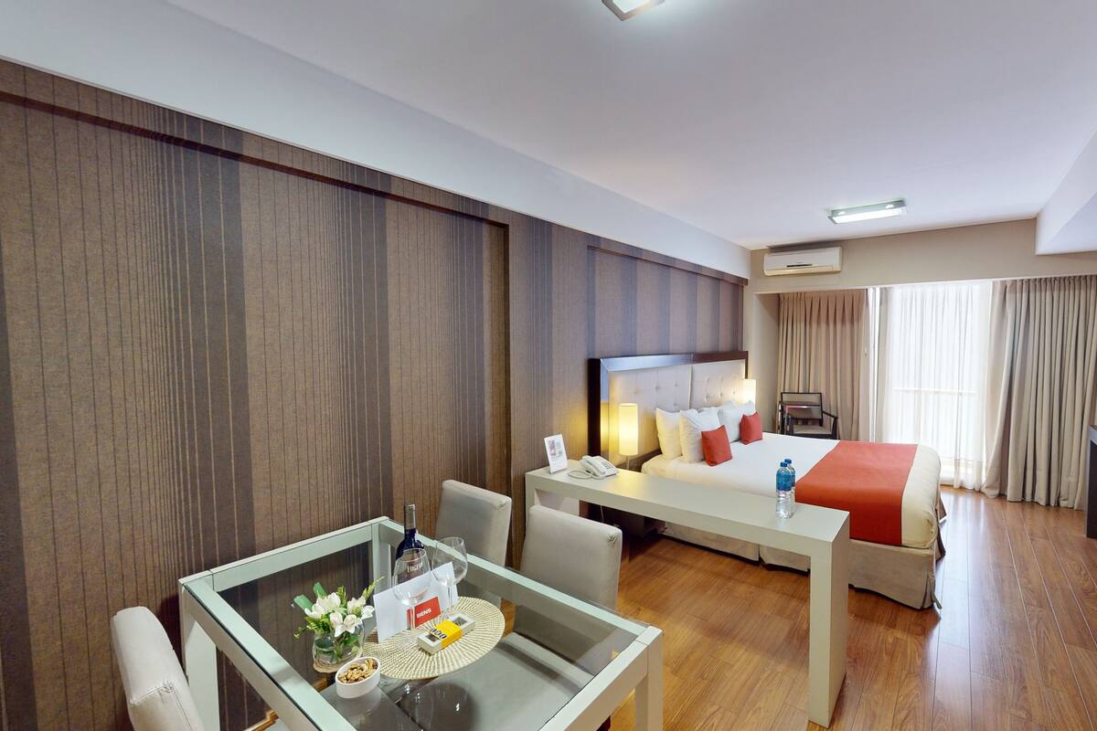 Superior Studio | Premium bedding, down comforters, pillowtop beds, in-room safe