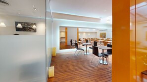 Desayuno buffet incluido entre semana