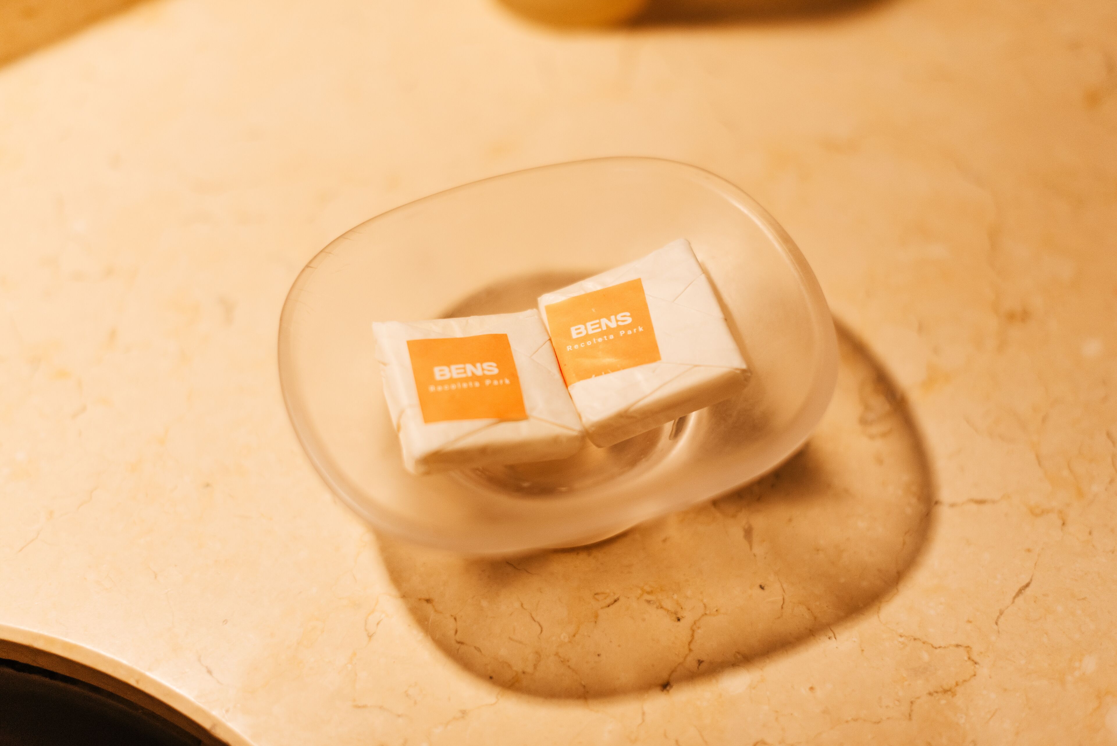 combined shower/bathtub, rainfall showerhead, free toiletries