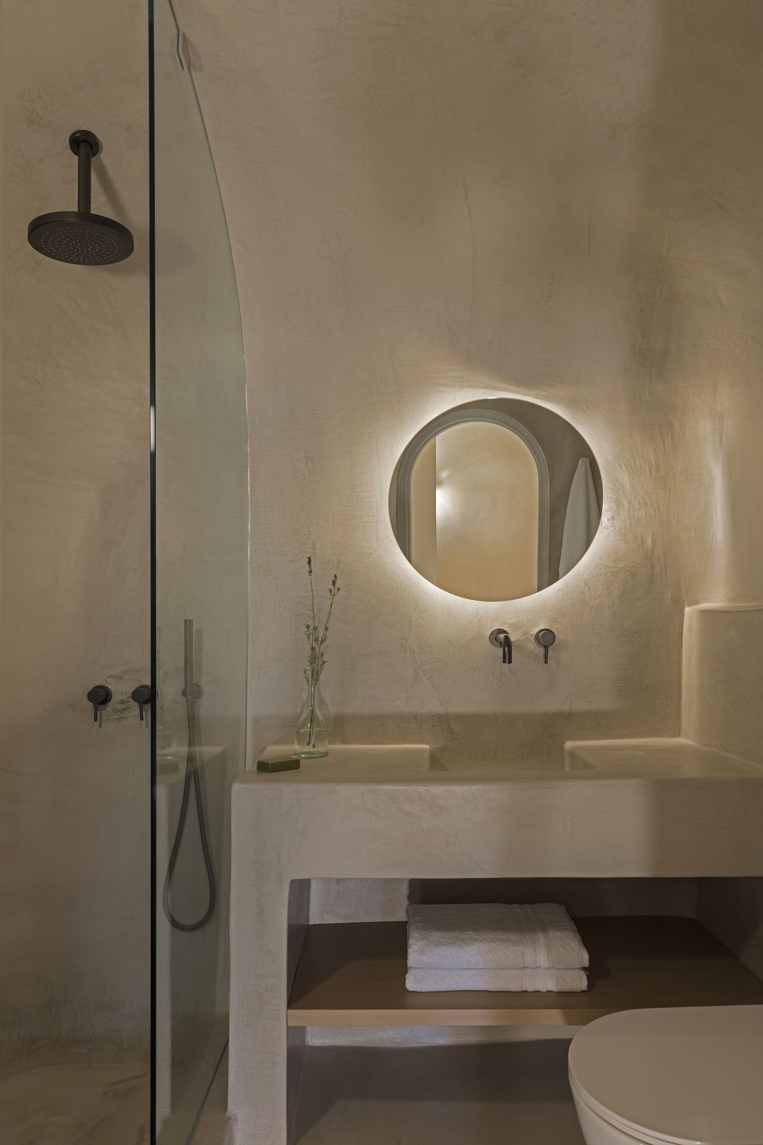 Executive Villa, 2 Bedrooms, Jetted Tub, Sea View (Yard) | Badezimmer | Dusche, Regendusche, kostenlose Toilettenartikel, Haartrockner