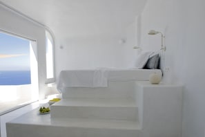 Superior Villa Aesthesis | Premium bedding, in-room safe, desk, laptop workspace - Aesthesis Boutique Villas Fira (Santorini)