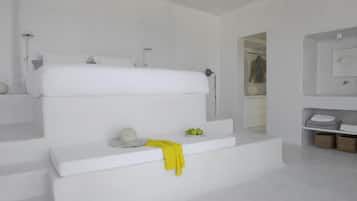 Superior Villa Aesthesis | Ropa de cama de alta calidad y caja de seguridad en la habitación