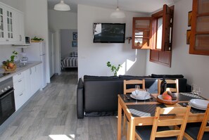 Fridge, microwave, oven, stovetop - TWO BARRANCOS (3). - 1 double bedroom, living room-kitchen, sofa-bed, bathroom. Swimming pool (Santa Cruz de Tenerife)