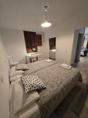 1 bedroom, iron/ironing board, free WiFi, bed sheets - TWO BARRANCOS (3). - 1 double bedroom, living room-kitchen, sofa-bed, bathroom. Swimming pool (Santa Cruz de Tenerife)