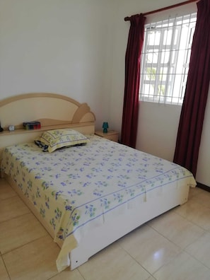 3 bedrooms, iron/ironing board, free WiFi, bed sheets - Beautiful 3 Bed Villa with Pool Near Perybere Beach Sleeps 6 (Perybere)