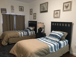 5 bedrooms, iron/ironing board, WiFi, bed sheets