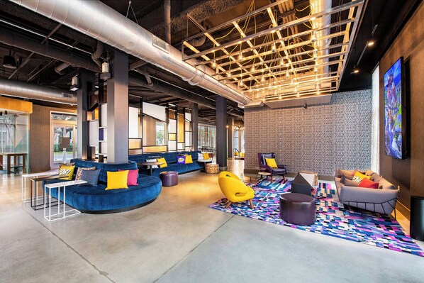 Serves breakfast, dinner, and happy hour - Aloft Savannah Downtown Historic District (Savannah)