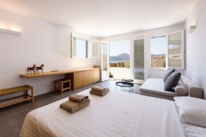 4 bedrooms, in-room safe, iron/ironing board, WiFi