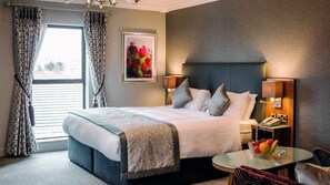Desk, laptop workspace, blackout curtains, iron/ironing board - Allingham Arms Hotel (Bundoran)