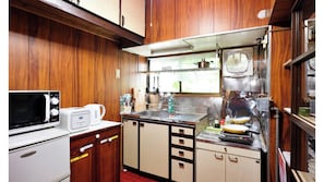 Coffee/tea maker, fridge, microwave, oven - Osaka 2 story-house, Namba 10mins by bus (Ōsaka-shi)