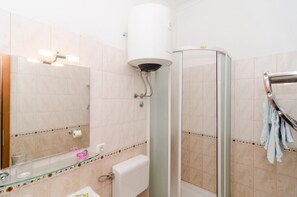 Hair dryer, towels - Apartments Todo - Studio Apartment with Terrace (Dubrovnik)