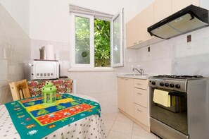 Fridge, microwave, oven, stovetop - Apartments Todo - Studio Apartment with Terrace (Dubrovnik)