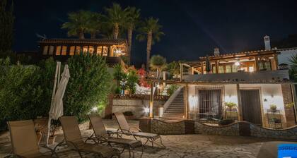 Cubon Palmeral-studio / intiimi / lepo /
