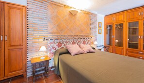 Fer et planche à repasser, Wi-Fi gratuit, draps fournis