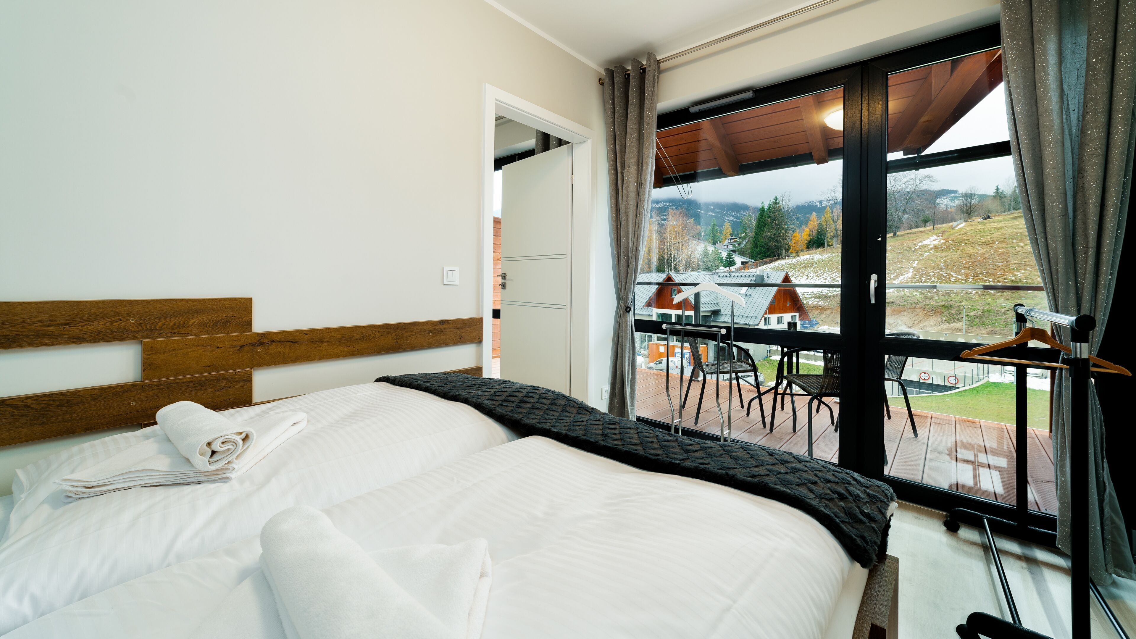 Laptop workspace, iron/ironing board, free WiFi, bed sheets