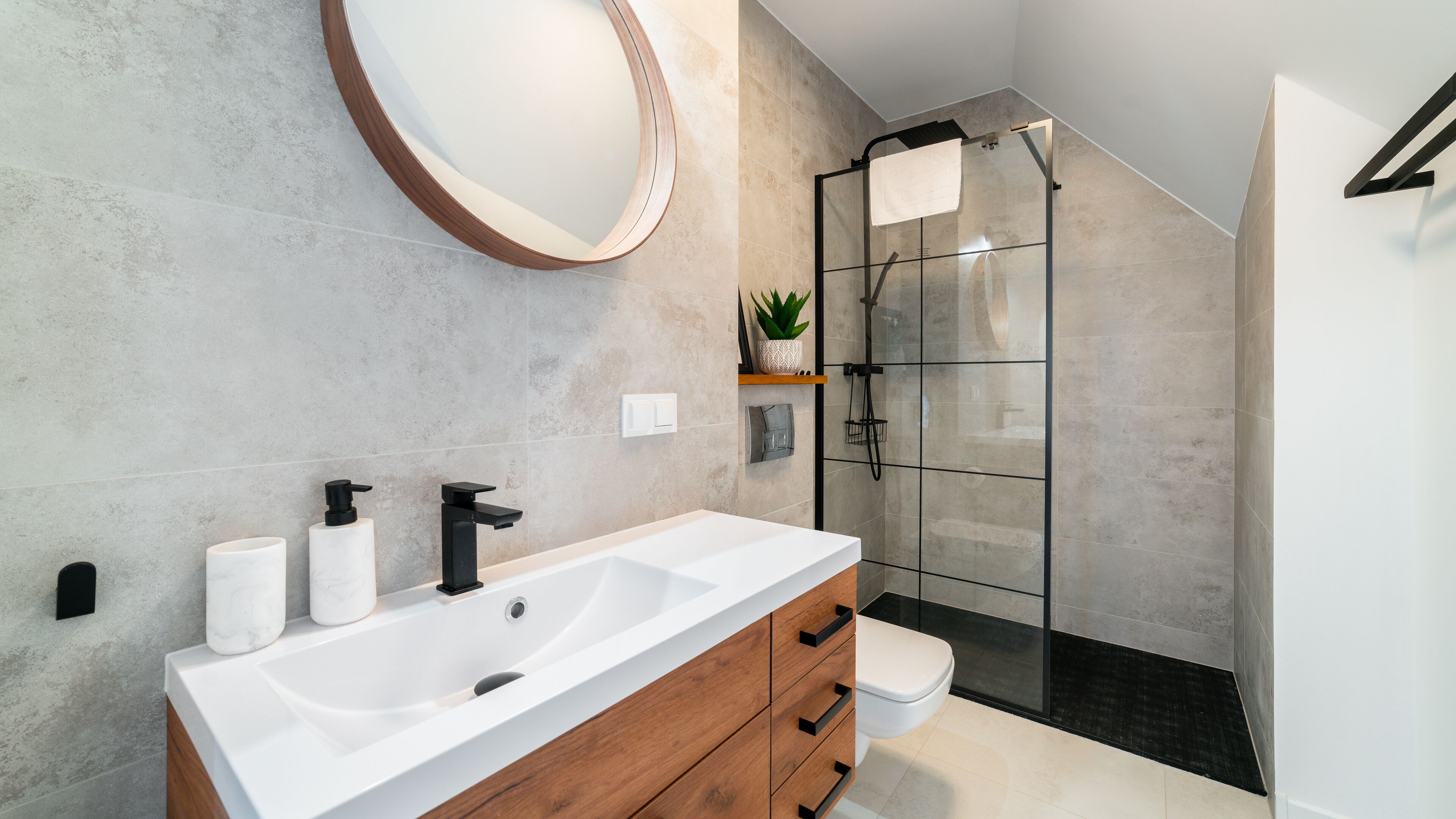 studio (103) | bathroom | shower, towels